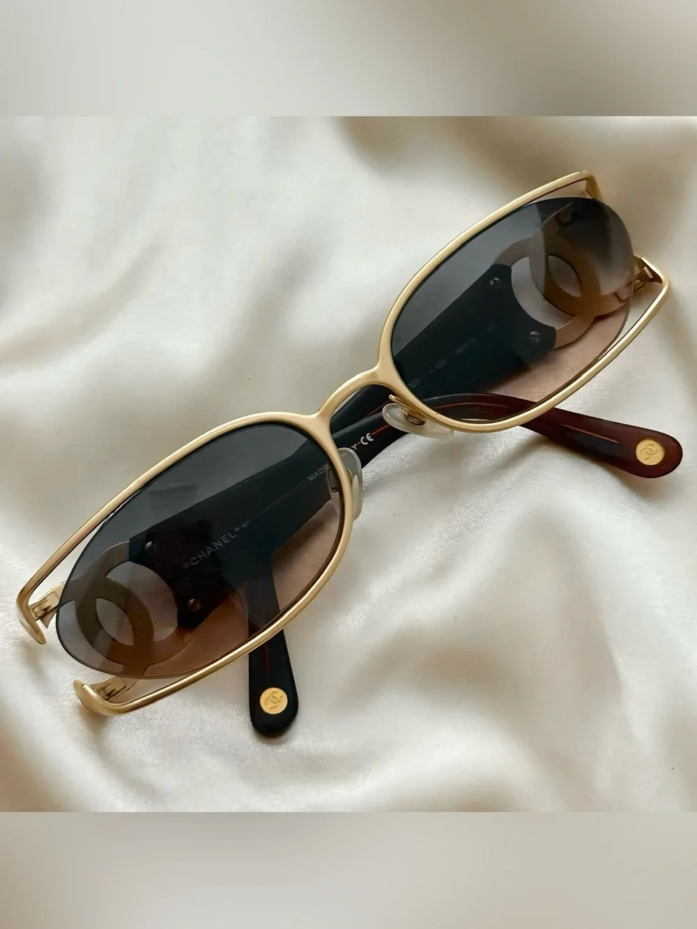 AUTHENTIC VINTAGE CHANEL 4023 C.138 VINTAGE RIMLESS GRADIENT CC LOGO SUNGLASSES